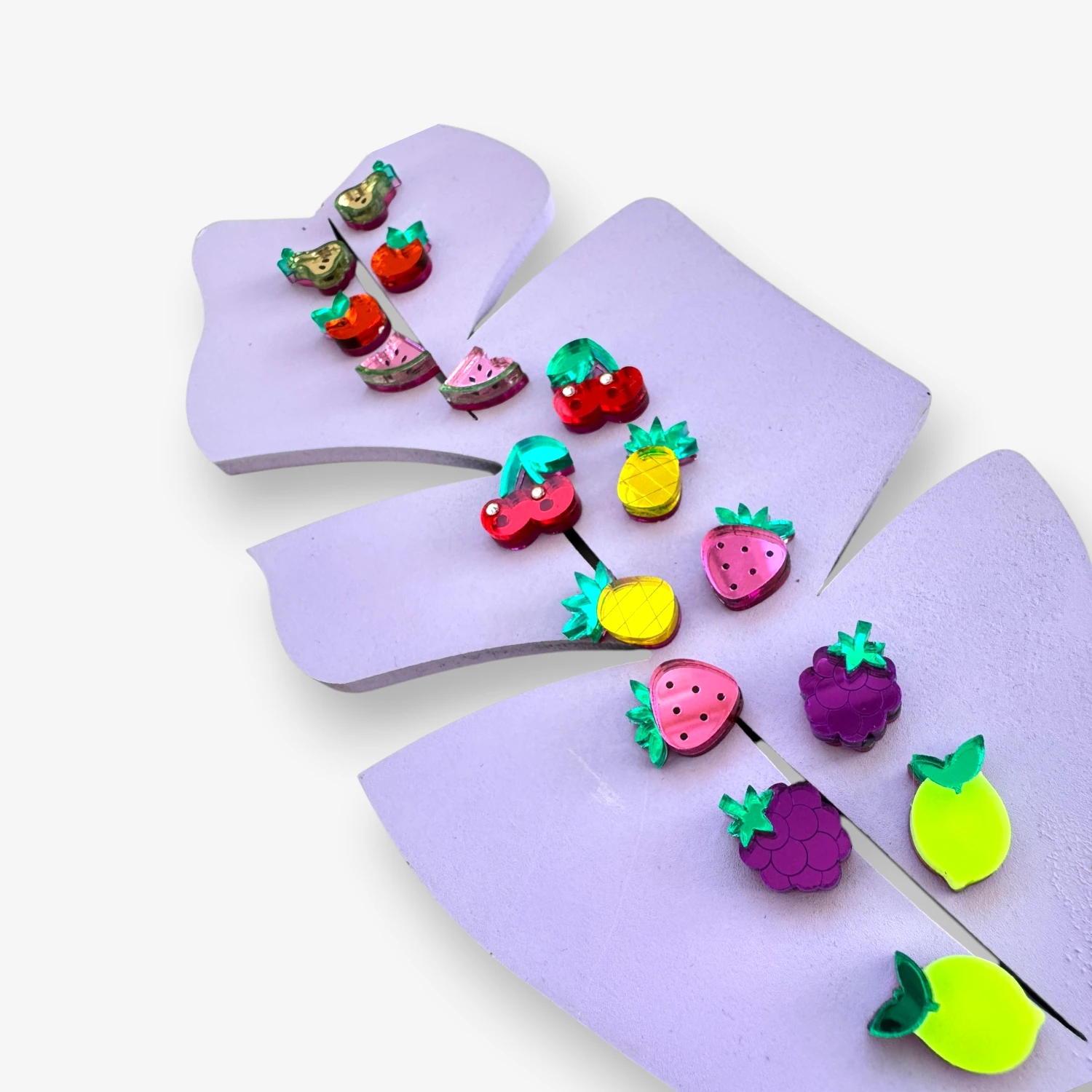 Pack completo de pendientes mini frutas QueKoqueta en metacrilato espejo