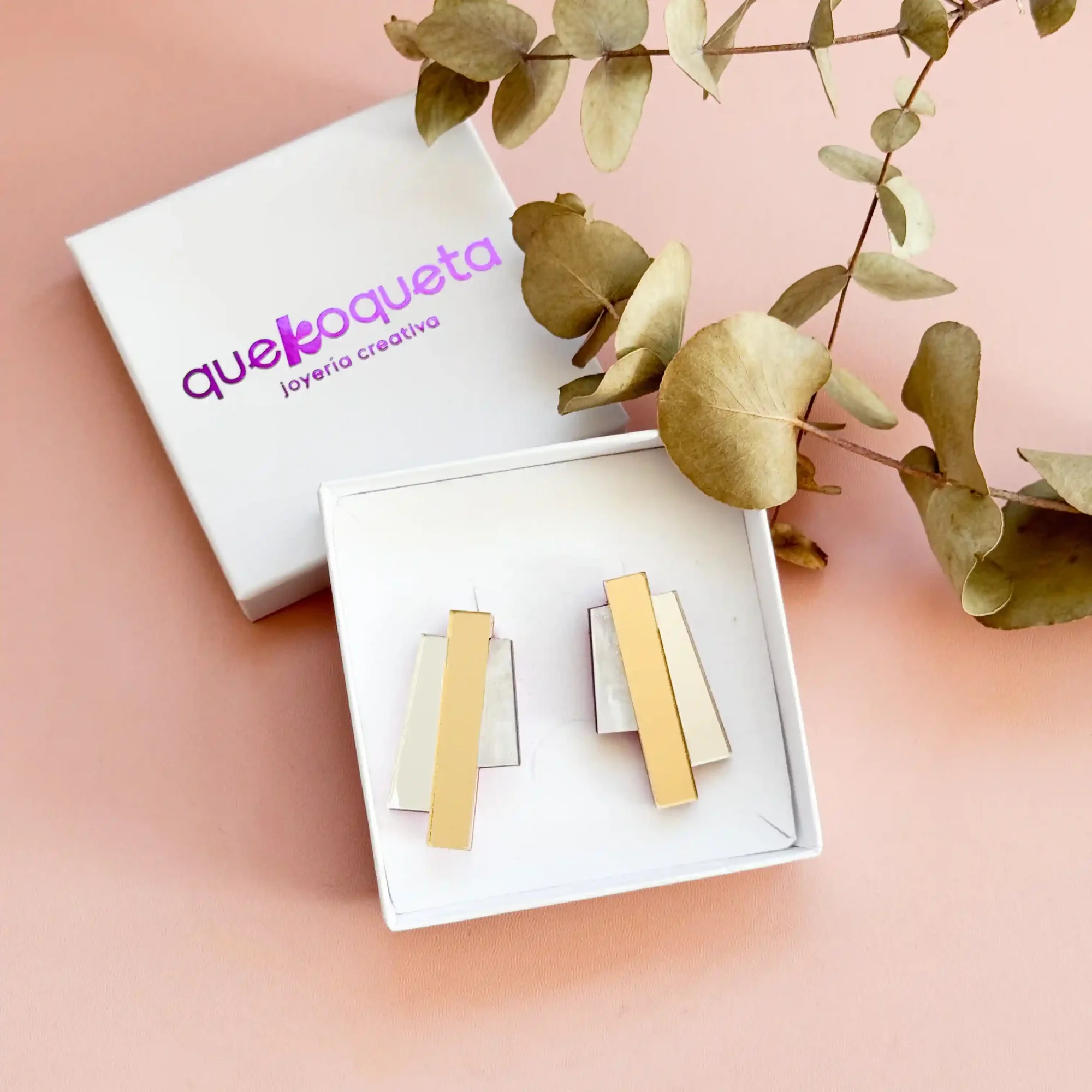 Pendientes Metropolis presentados en caja de regalo QueKoqueta